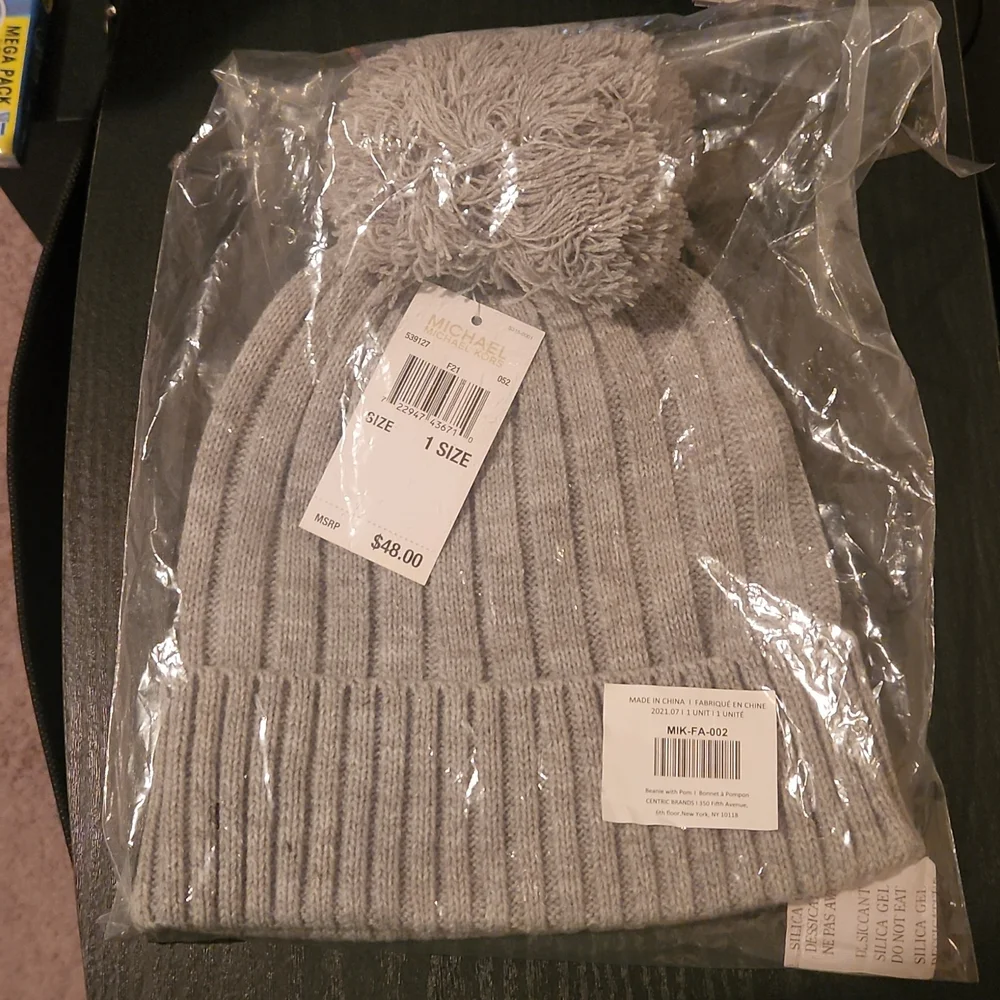 MICHAEL Michael Kors beanie with pom - Picture 5 of 5